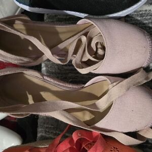 Shoe Dazzle Pink Espadrilles with Classic Design